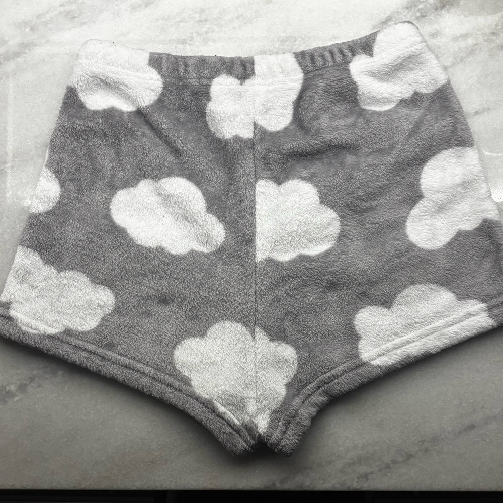 Cozy Cloud Print Pajama Shorts - Picture 2 of 3